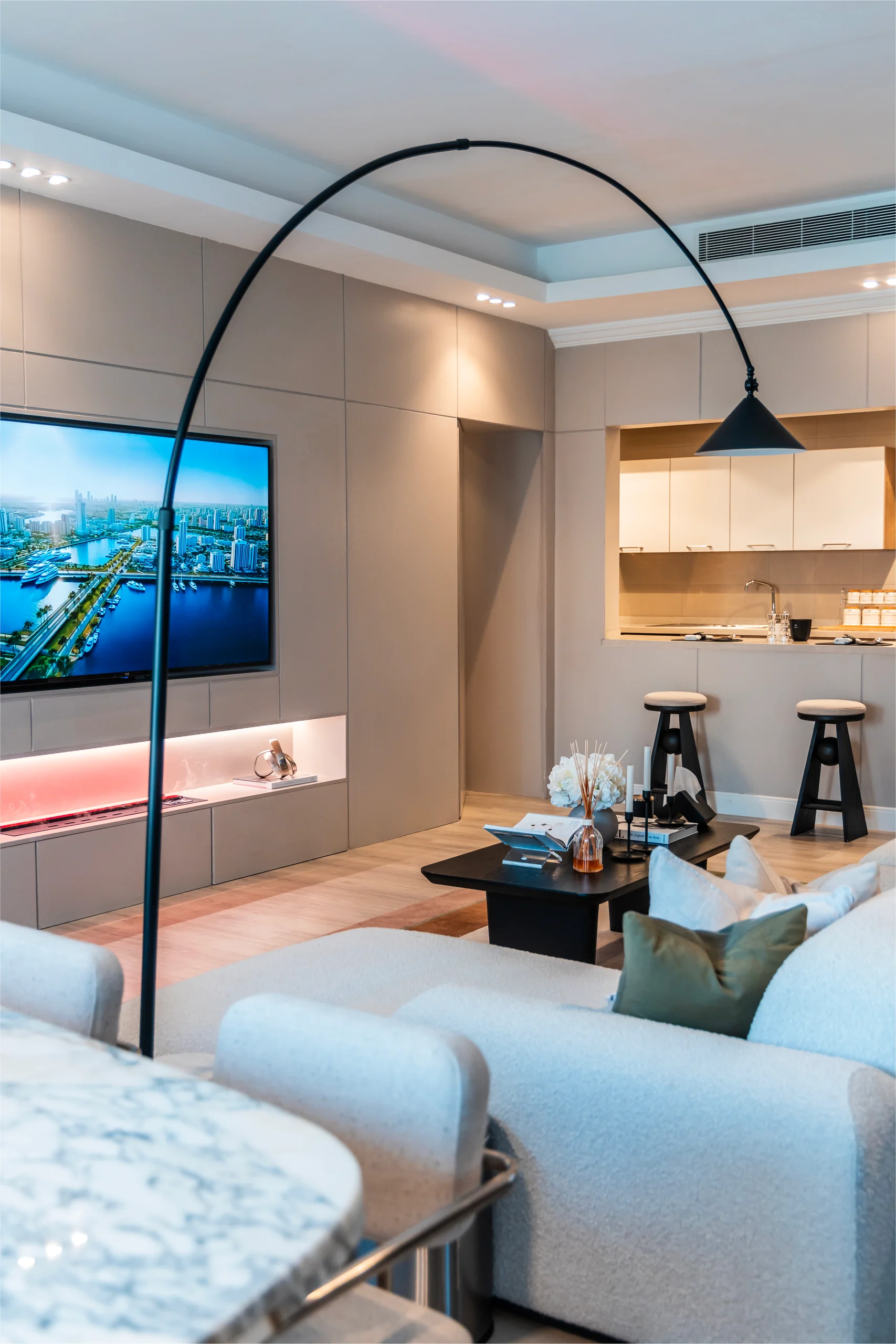 Daphne Apartment 13